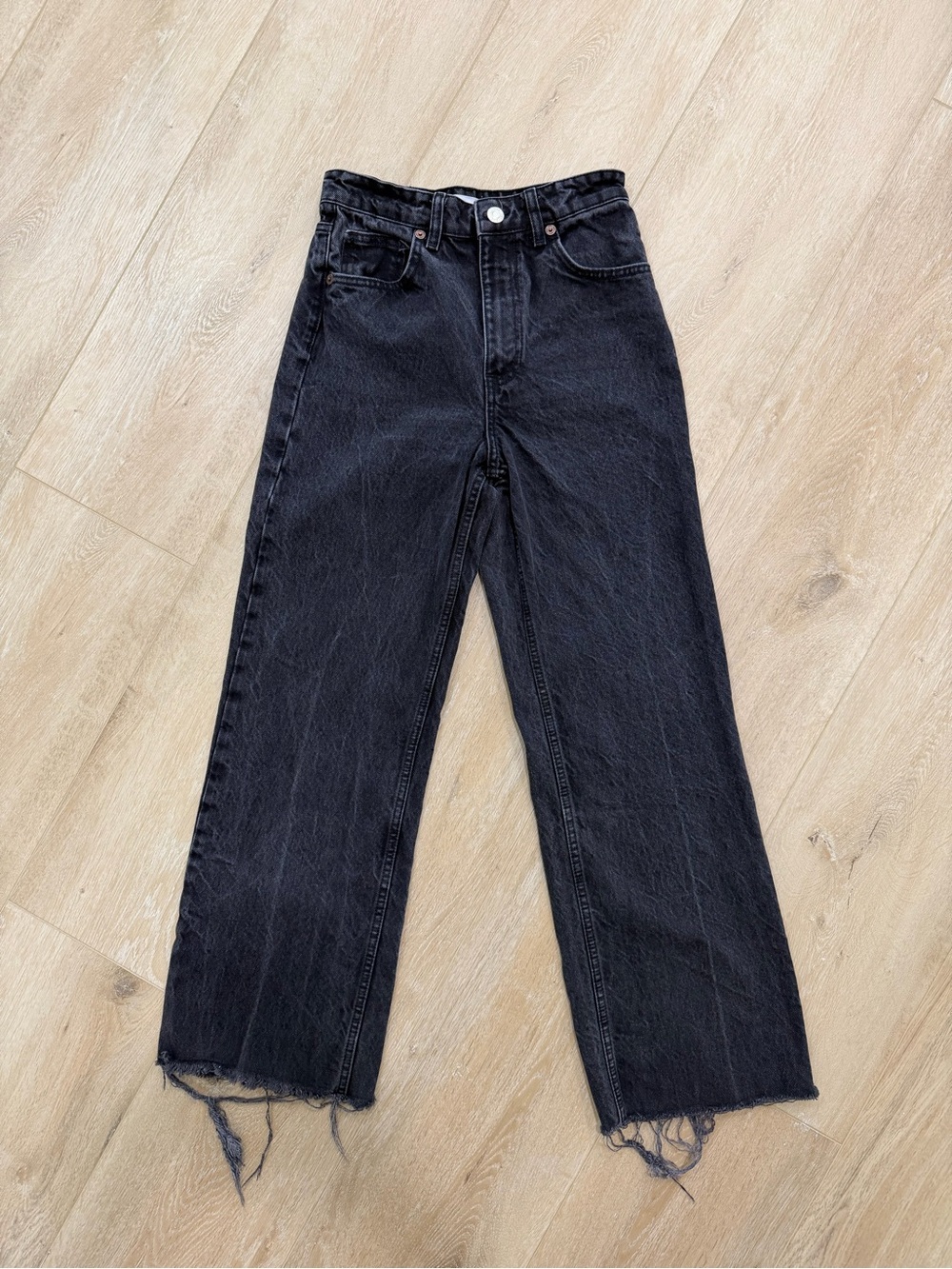 Zara Washed Black Wide-Leg Jeans with Raw Hem